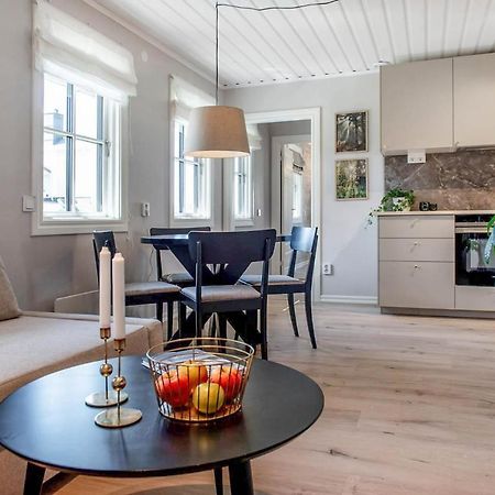 Nyrenoverat Gardshus Pa Havstomt Med Hoeg Standard Örnsköldsvik Buitenkant foto