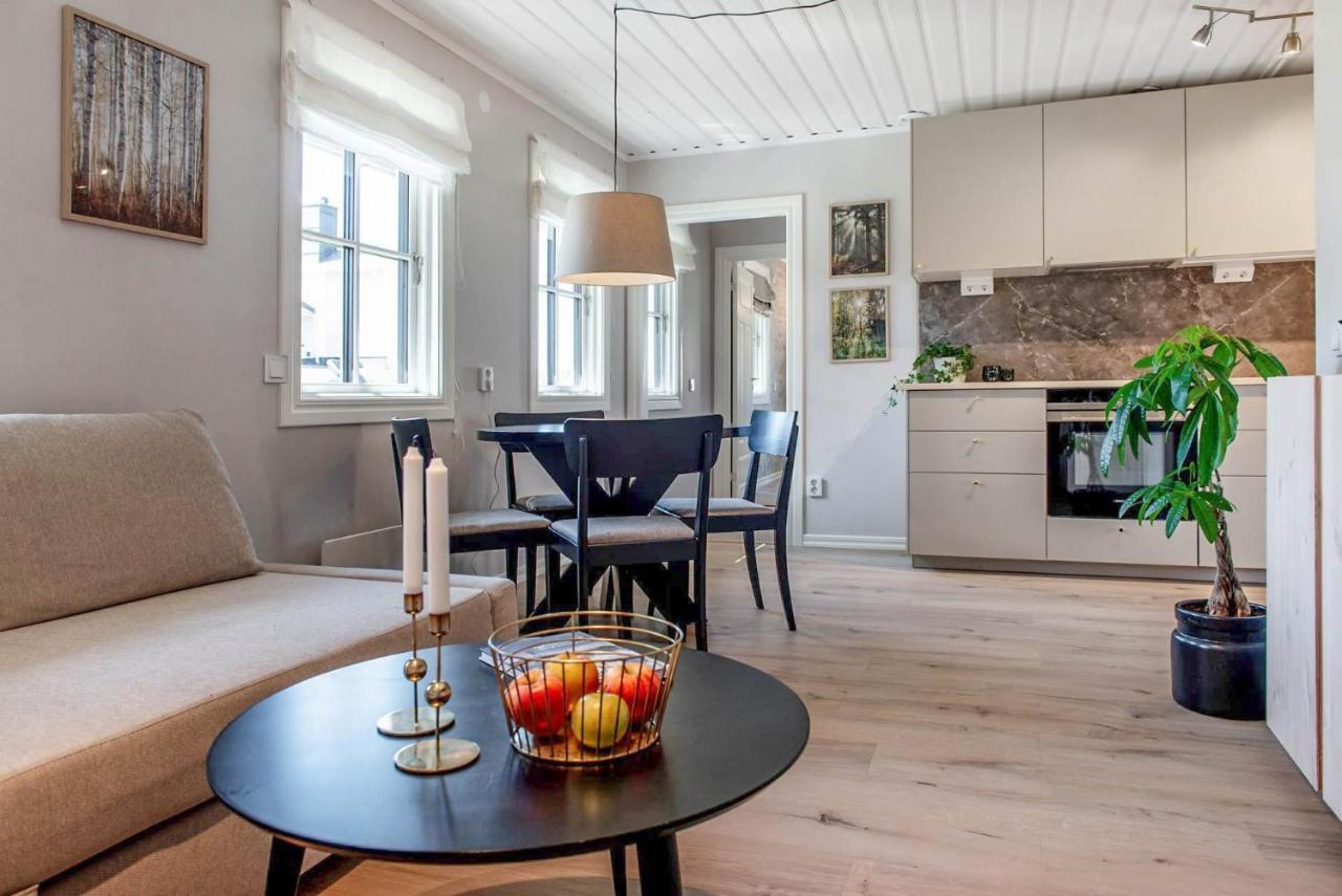 Nyrenoverat Gardshus Pa Havstomt Med Hoeg Standard Örnsköldsvik Buitenkant foto