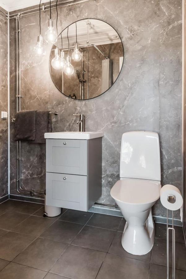 Nyrenoverat Gardshus Pa Havstomt Med Hoeg Standard Örnsköldsvik Buitenkant foto